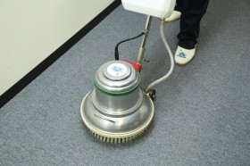 専用洗剤で徹底的に汚れを除去 専用洗剤で徹底的に汚れを除去